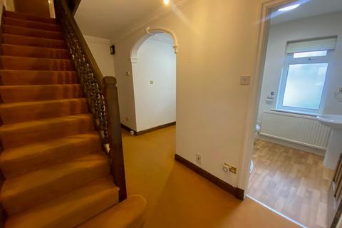 4 bedroom detached house to rent, Ing Head Terrace, Halifax