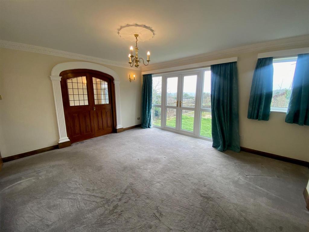DINING ROOM.jpg