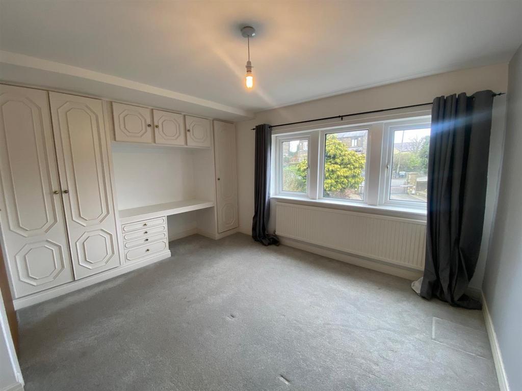 BEDROOM FRONT LEFT 1.jpg