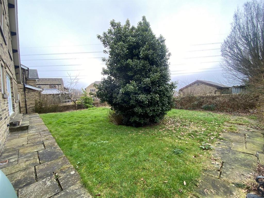 REAR GARDEN 1.jpg