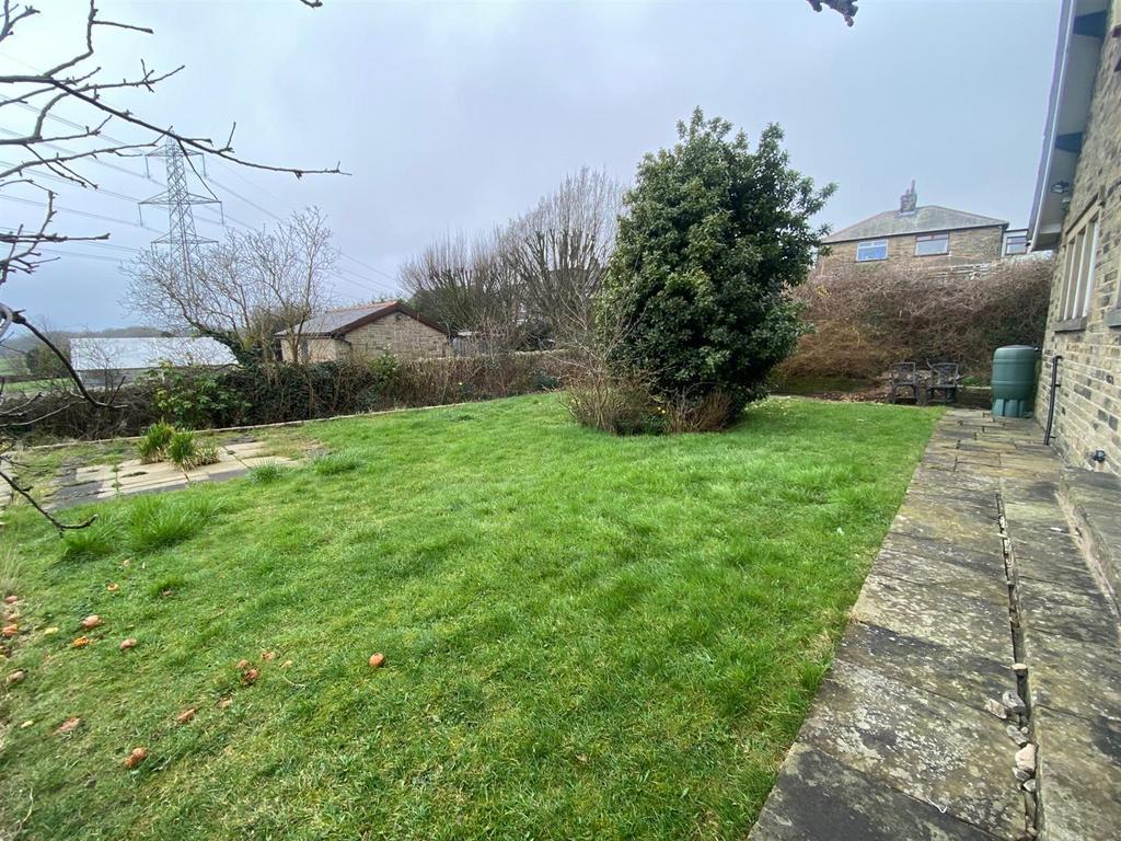 REAR GARDEN.jpg