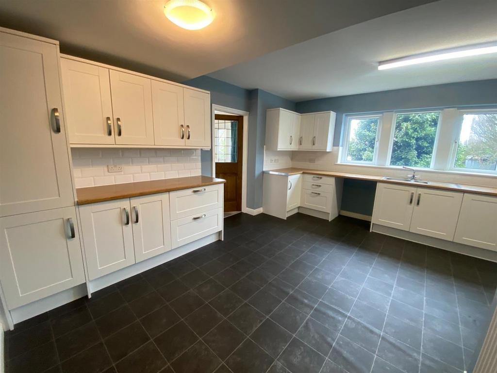 KITCHEN 1.jpg