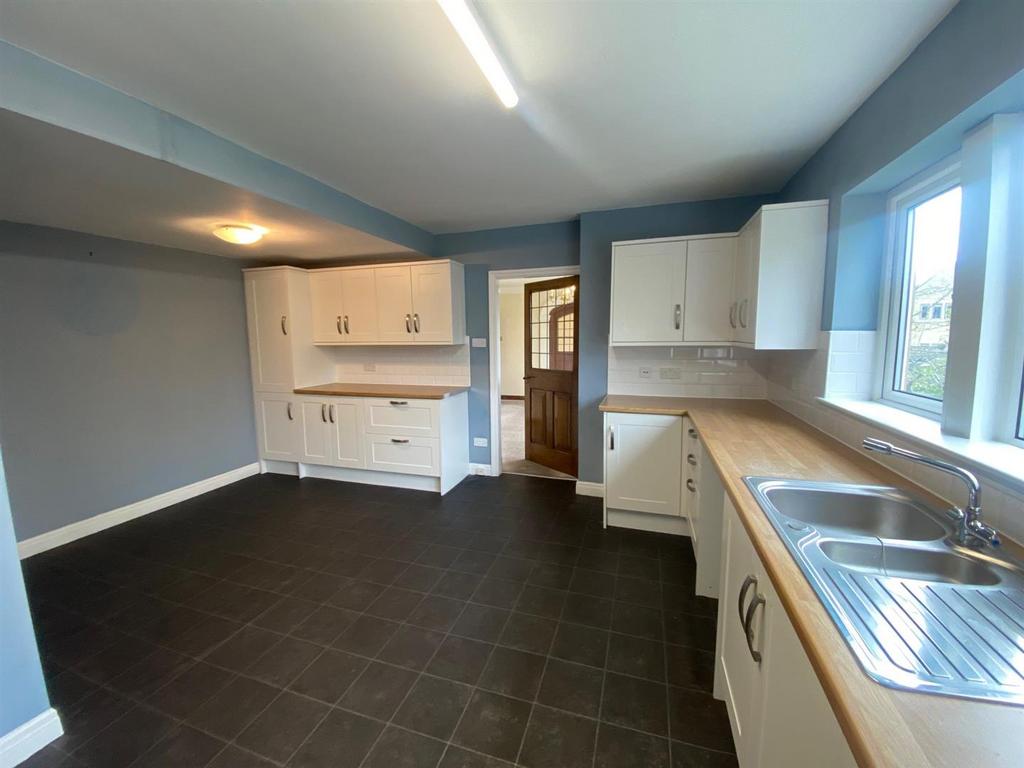 KITCHEN 2.jpg