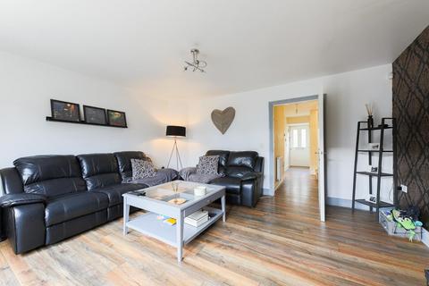 3 bedroom house for sale, White Swan Close, Killingworth, NE12