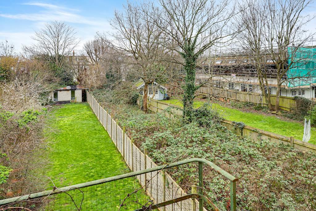 10-34cb JHProp Wpen - 11a Howard Road - 22-small.jpg