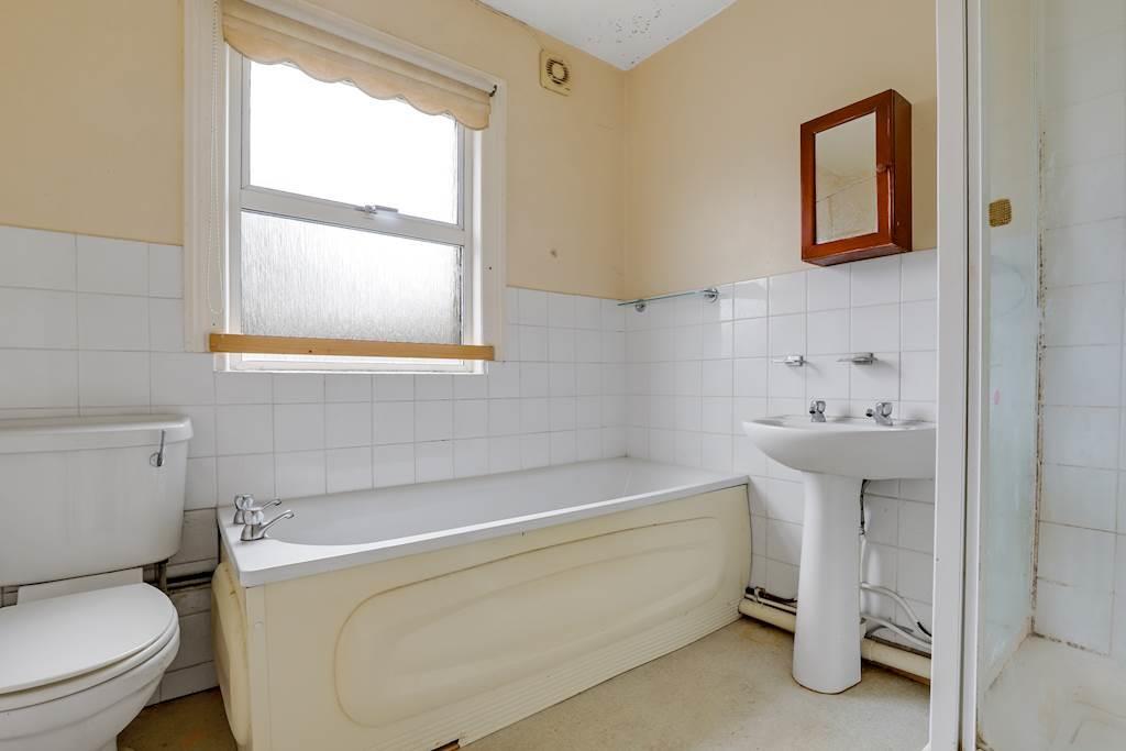15-90bc JHProp Wpen - 11a Howard Road - 37-small.jpg