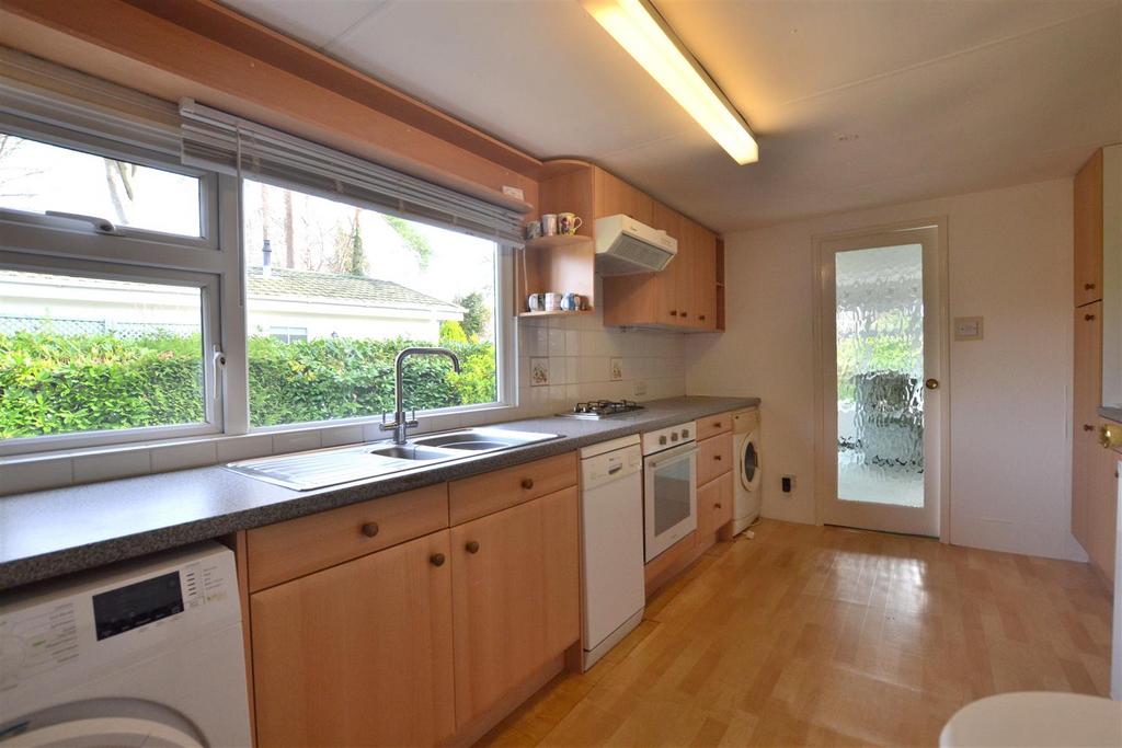Kitchen 1.JPG