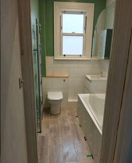 2 bedroom flat to rent, Dumbarton Road, London