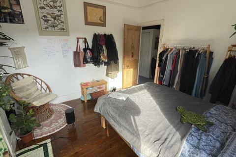 2 bedroom flat to rent, Dumbarton Road, London
