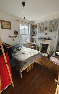 2 bedroom flat to rent, Dumbarton Road, London