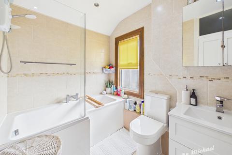 2 bedroom terraced house for sale, Queen Street, Aylesbury, Buckinghamshire