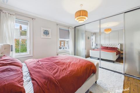 2 bedroom terraced house for sale, Queen Street, Aylesbury, Buckinghamshire