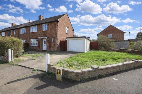 3 bedroom end of terrace house for sale, Gloucester Crescent, Rushden NN10