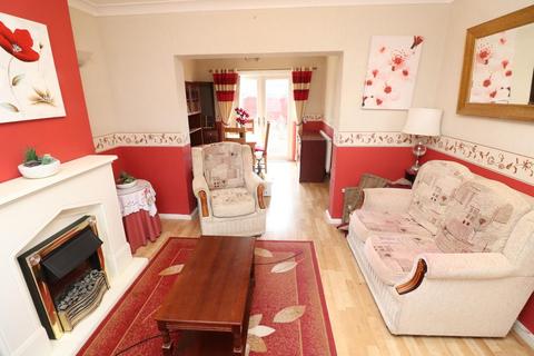 3 bedroom end of terrace house for sale, Gloucester Crescent, Rushden NN10