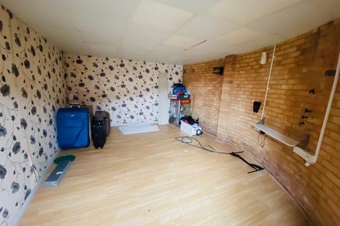 2 bedroom end of terrace house to rent, Watery Lane, SMETHWICK