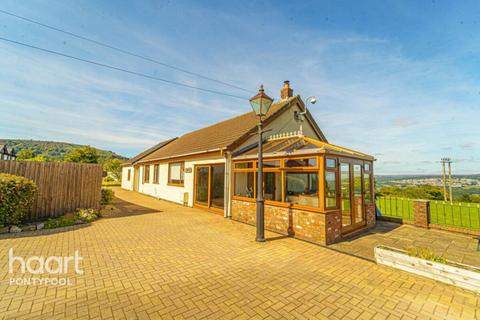 undefined, Penyrheol, Pontypool