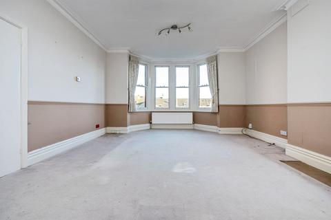 2 bedroom apartment for sale, Bushmead Avenue, Bedford