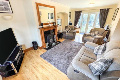 undefined, East Avenue, Corby NN17