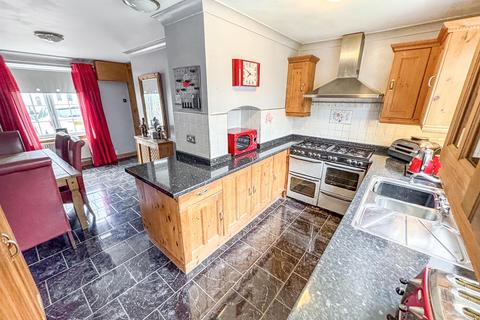 undefined, East Avenue, Corby NN17