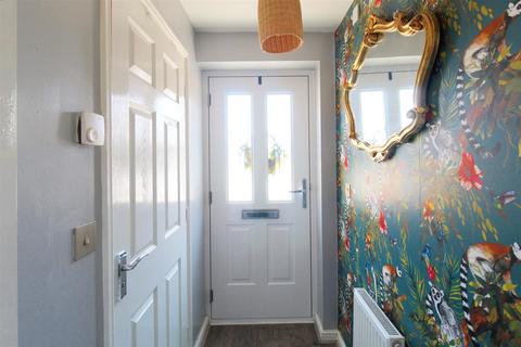 3 bedroom semi-detached house for sale, Fall Close, Barnsley, S70 6DJ