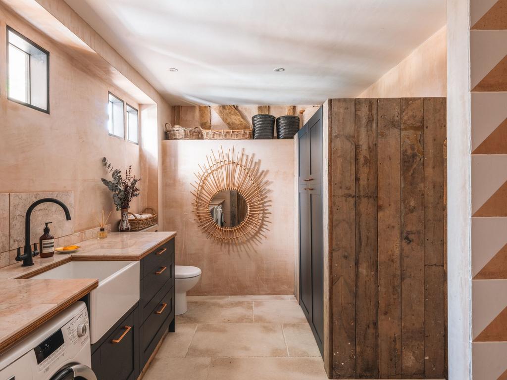 Utility Room/Shower Room