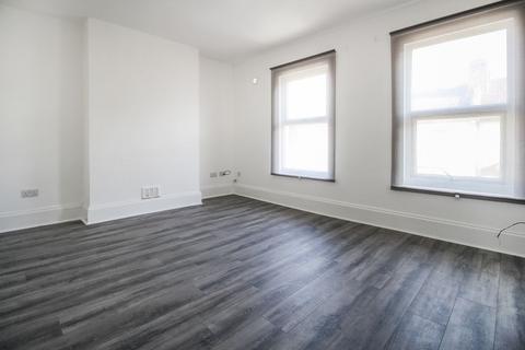2 bedroom flat to rent - Chesterton Terrace, E13