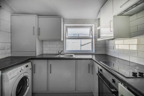 2 bedroom flat to rent, Chesterton Terrace, E13