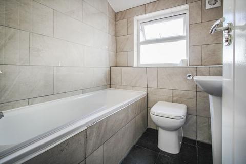 2 bedroom flat to rent, Chesterton Terrace, E13