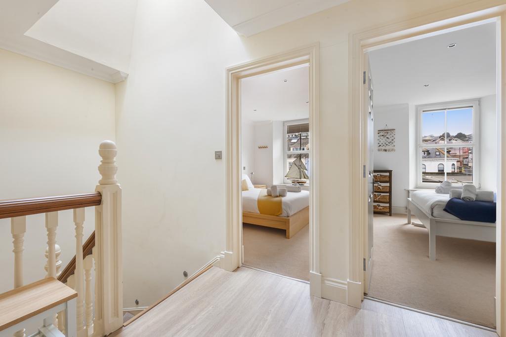 3 Entrance Hall