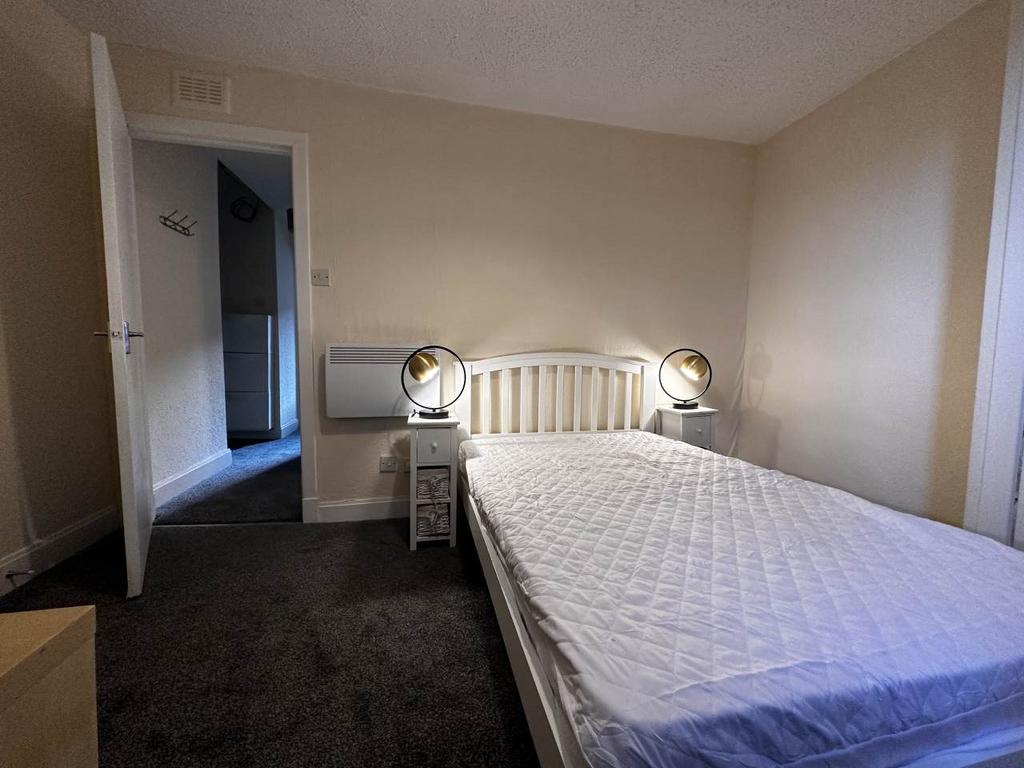 27 Bedroom