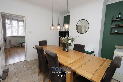 3 bedroom semi-detached house for sale, Swan Crescent, Oldbury B69