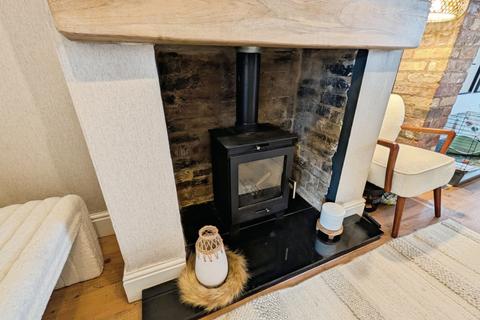 2 bedroom end of terrace house to rent, Brook Street, Gornal Wood, Dudley