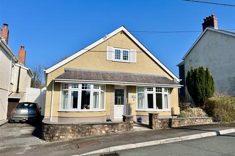 4 bedroom detached bungalow for sale, Glynhir Road, Llandybie, Ammanford