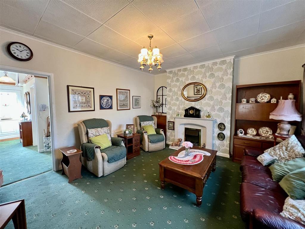 Sitting/Dining room