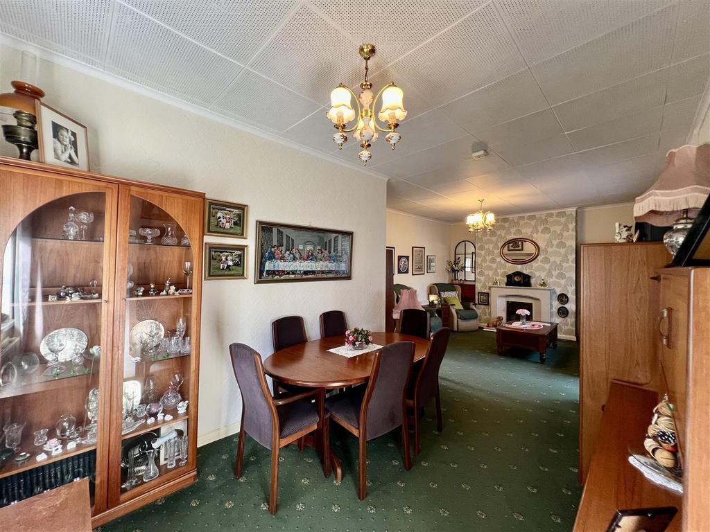 Sitting/Dining room