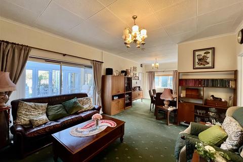 4 bedroom detached bungalow for sale, Glynhir Road, Llandybie, Ammanford