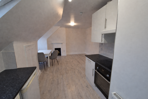 2 bedroom flat to rent, West Heath Drive, London NW11