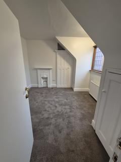 2 bedroom flat to rent, West Heath Drive, London NW11