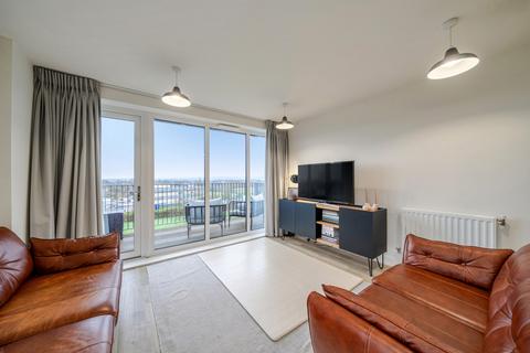 3 bedroom apartment for sale, Apple Yard, London