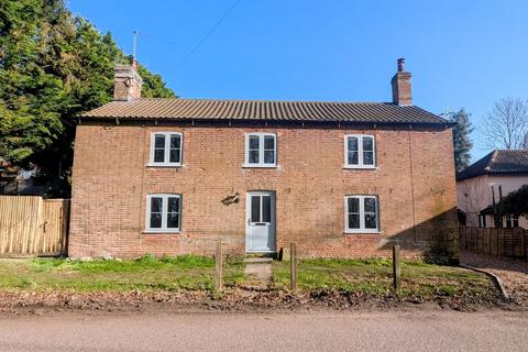 2 bedroom detached house to rent, Great Cressingham