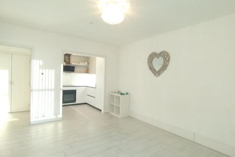 2 bedroom flat to rent, West Gate, Ealing