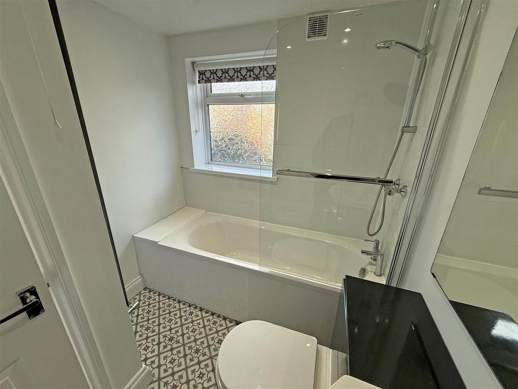 Bathroom A2.jpg
