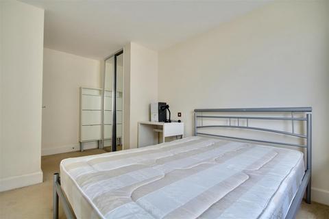 2 bedroom flat to rent, Gunwharf Quays, Portsmouth