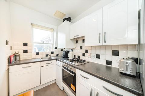 3 bedroom house to rent, Lysias Road, London SW12