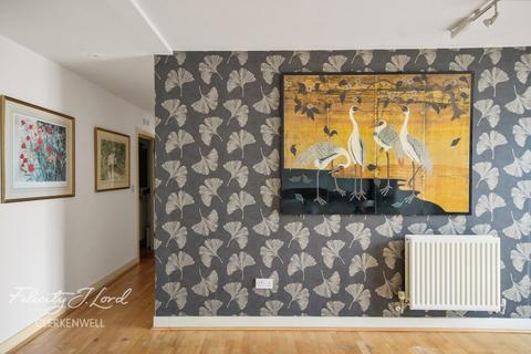 2 bedroom apartment for sale, Seward Street, London