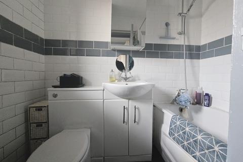 1 bedroom flat for sale, Borrodaile Road, London SW18
