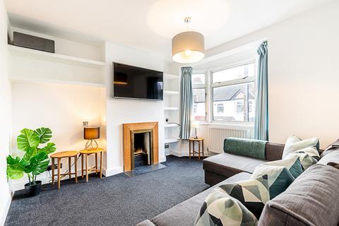 1 bedroom property to rent, Kimble Road, London SW19