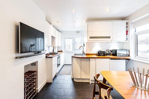 1 bedroom property to rent, Kimble Road, London SW19