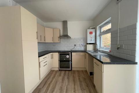 3 bedroom terraced house to rent - Ripley Road, Ilford, Essex, IG3