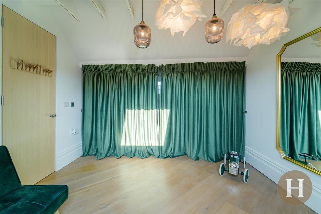 Hadleigh Estate Agents-78.jpg